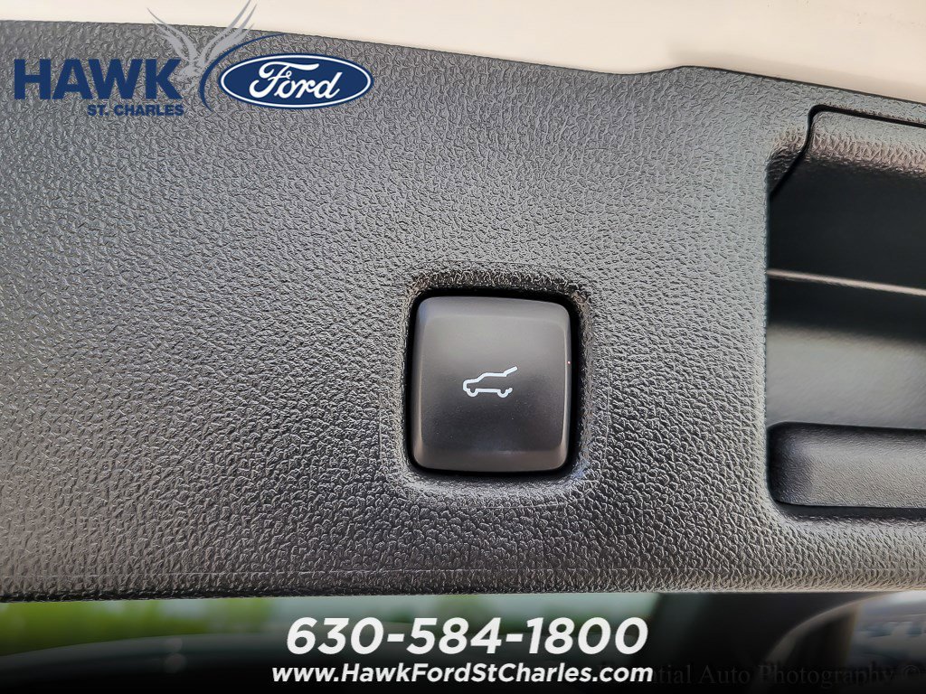 Used 2022 Oxford White Ford SE image 19