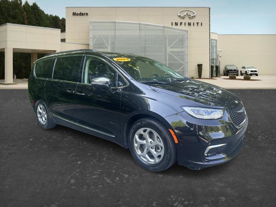 Used 2023 Brilliant Black Crystal Pearlcoat Chrysler Limited image 3