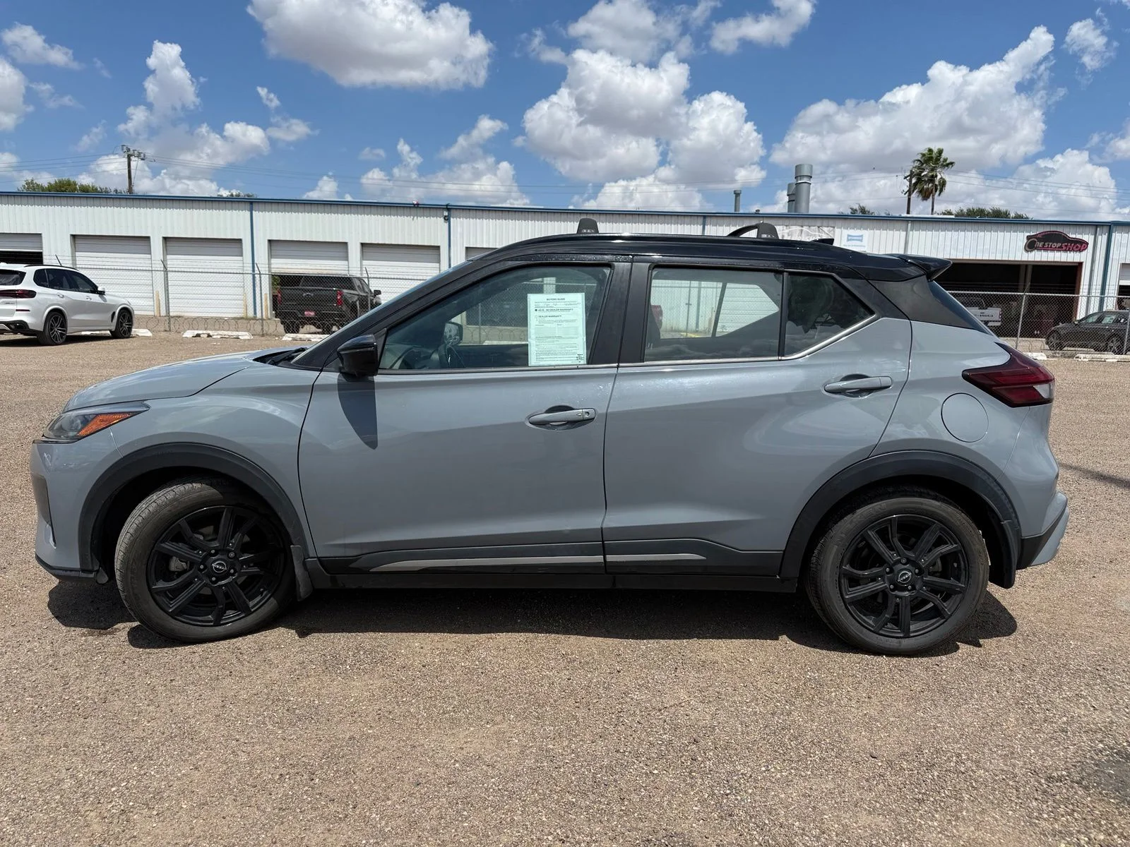 Used 2022 Gray Nissan SR image 3