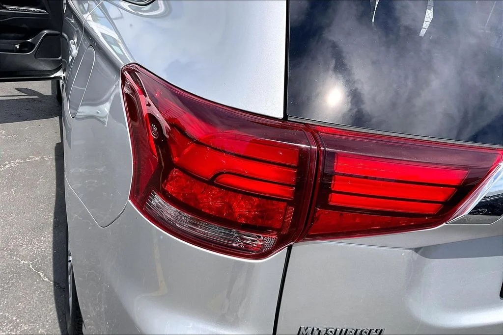 Used 2019 Alloy Silver Metallic Mitsubishi SEL image 30