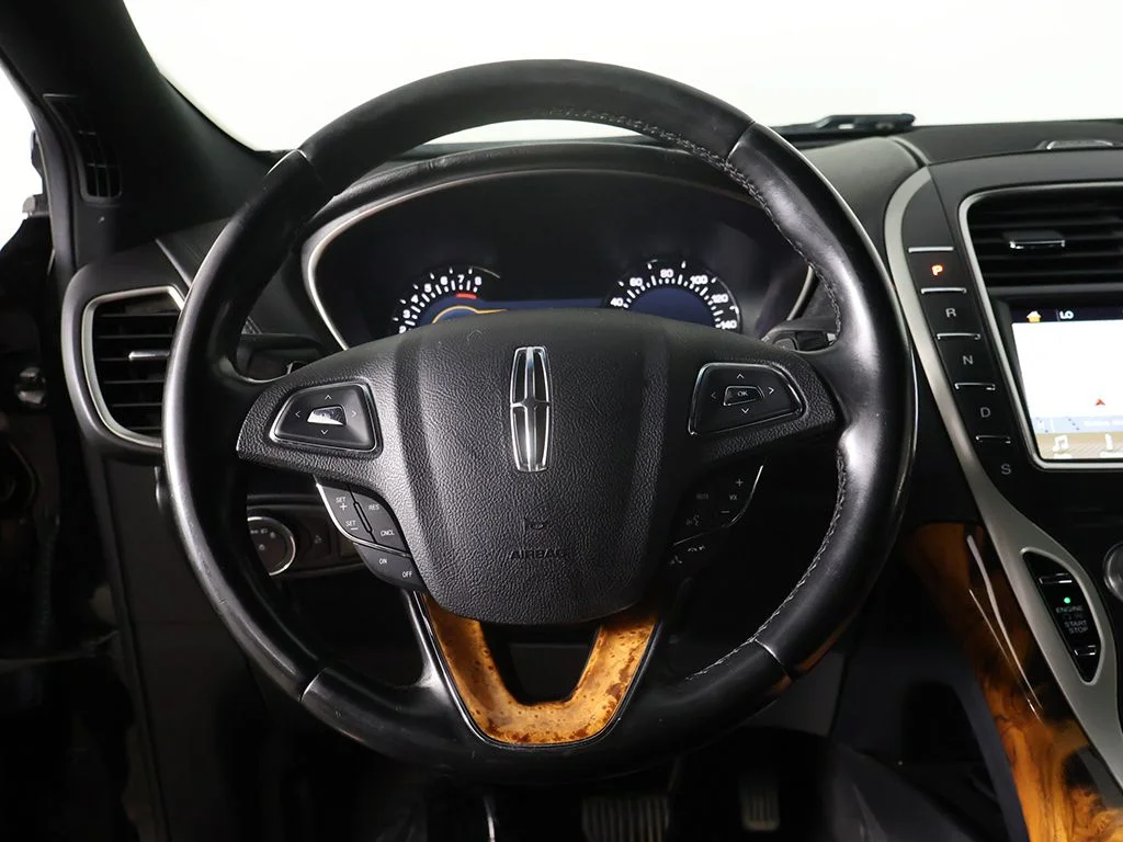 Used 2017 Black Lincoln Select image 36