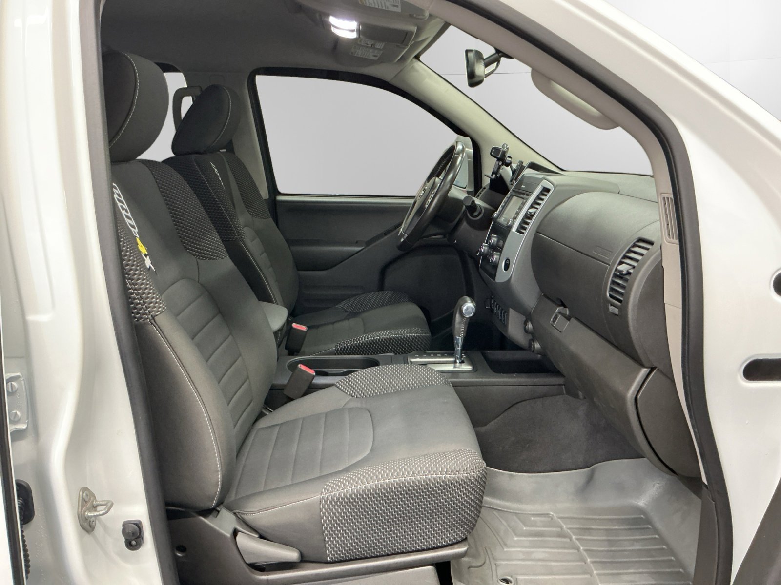 Used 2019 Glacier White Nissan PRO-4X image 15
