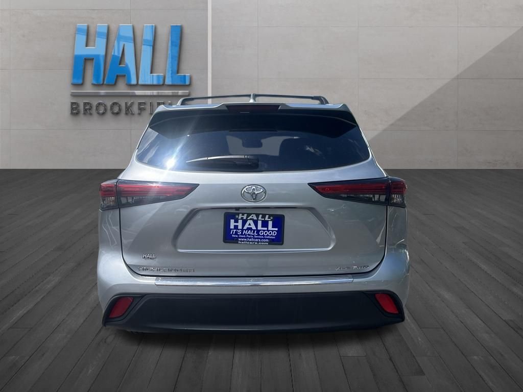 Used 2023 Silver Toyota XLE image 4