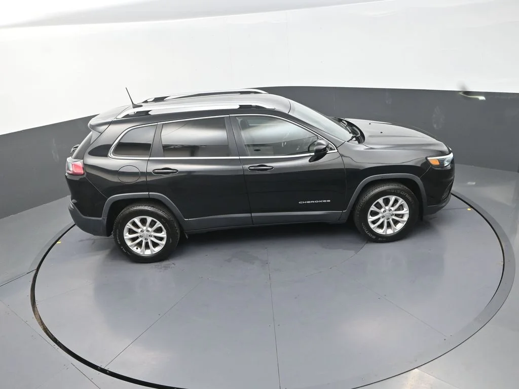 Used 2019 Black Jeep Latitude image 20