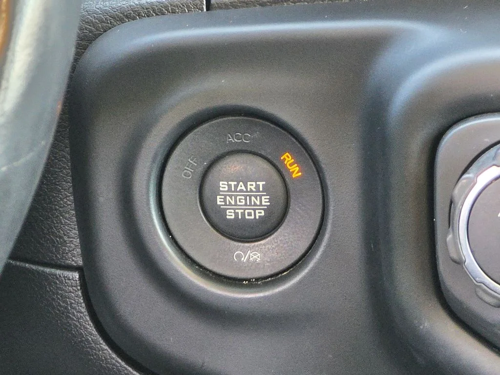 Certified Used 2020 White Jeep Overland image 35