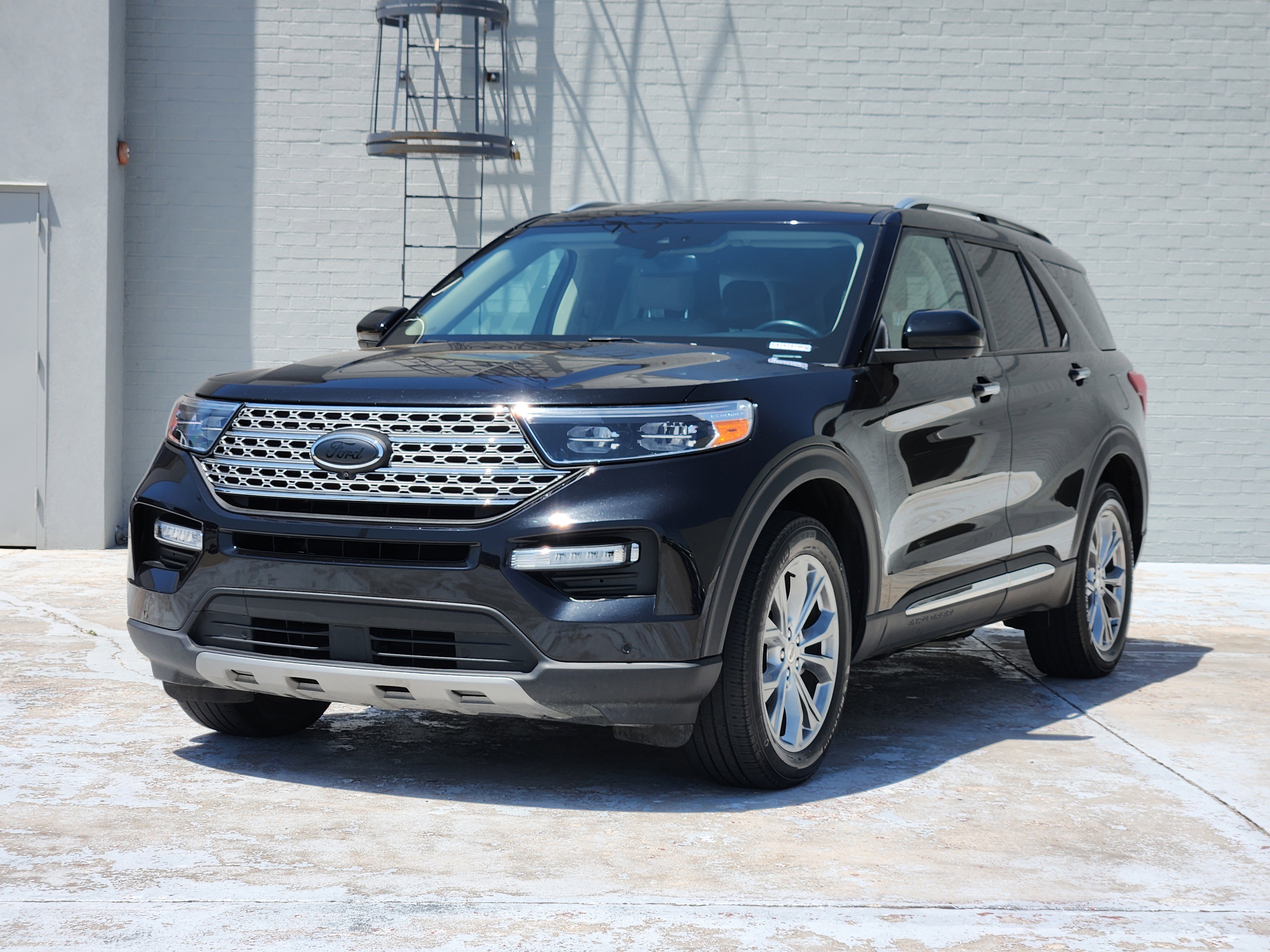 Used 2023 Agate Black Metallic Ford Limited image 4