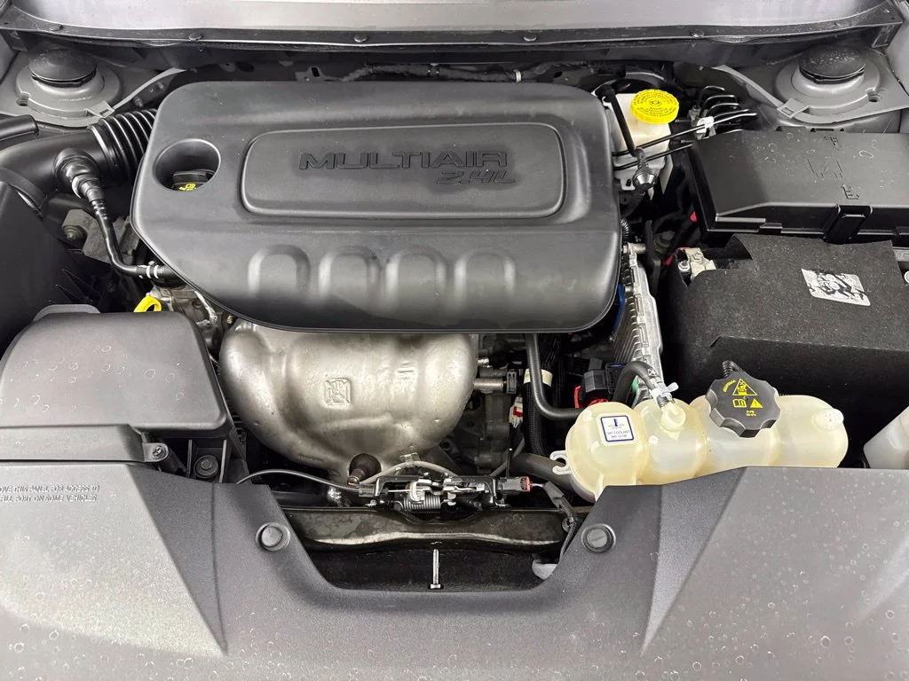Used 2023 Gray Jeep Altitude image 19