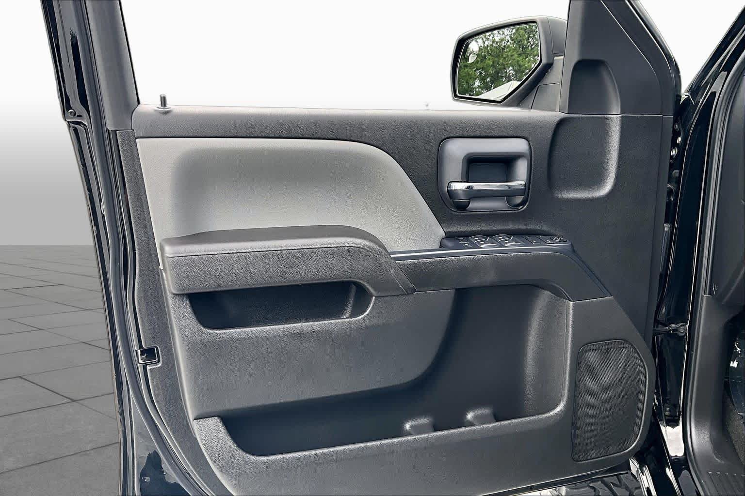 Used 2018 Black Chevrolet Custom image 21
