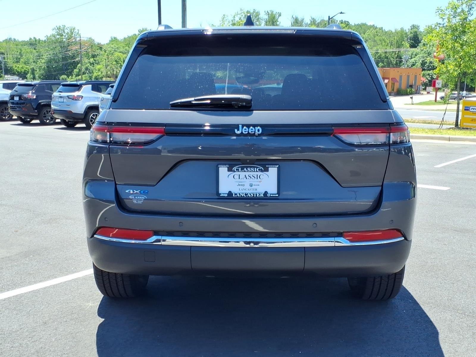 Used 2022 Baltic Gray Metallic Clearcoat Jeep BASE image 16