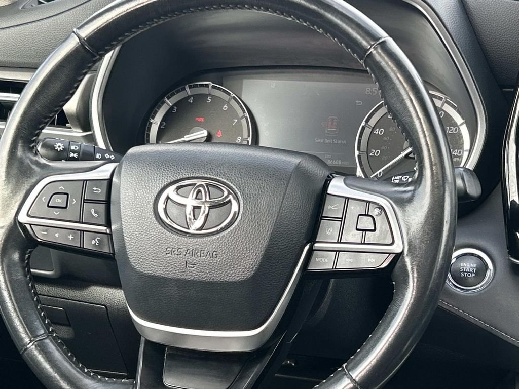 Certified Used 2022 Magnetic Gray Metallic Toyota XLE image 13