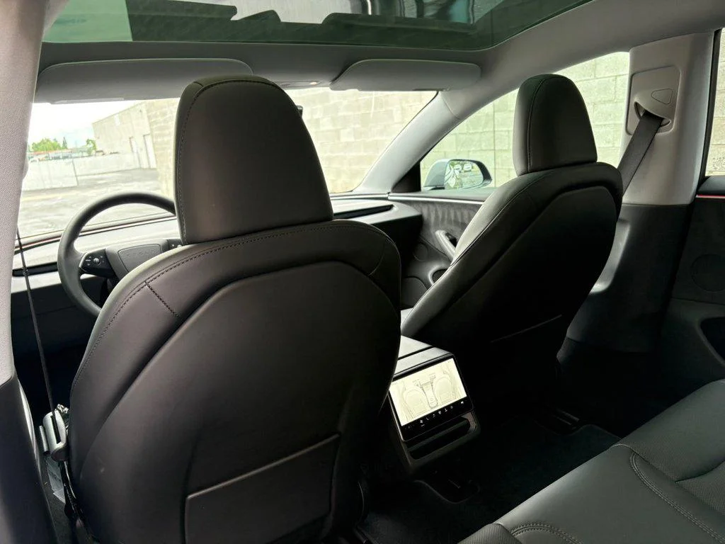 Used 2025 Quicksilver Tesla Long Range All-Wheel Drive image 18