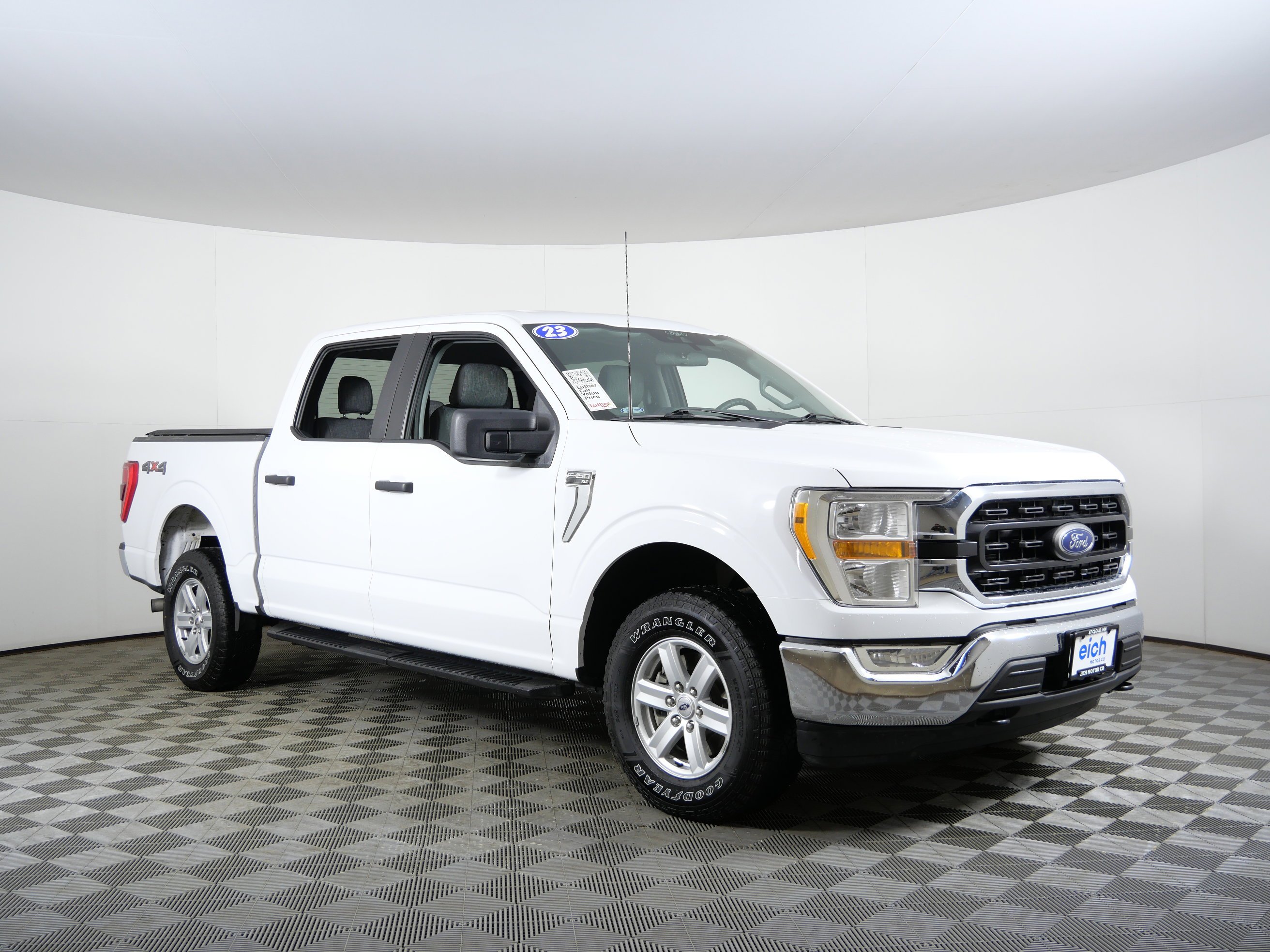 Used 2022 Oxford White Ford XLT image 1