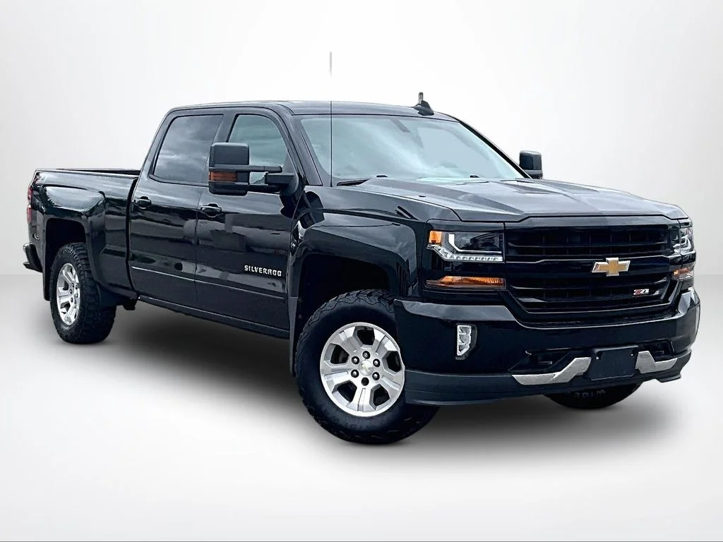 Used 2018 Black Chevrolet LT image 13