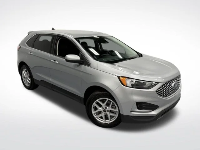 Used 2024 Silver Ford SEL image 30