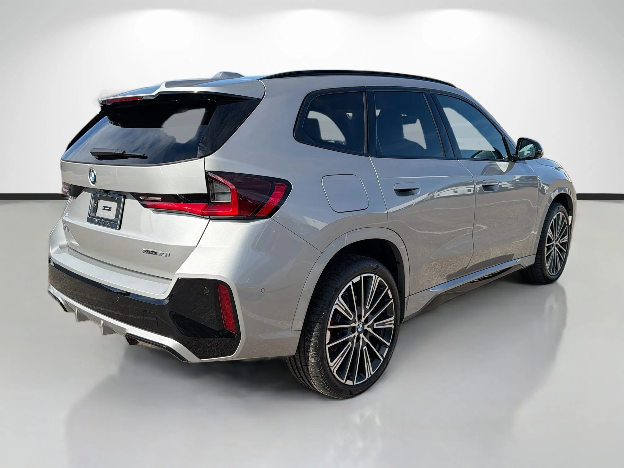 New 2026 Space Silver Metallic BMW xDrive28i image 3