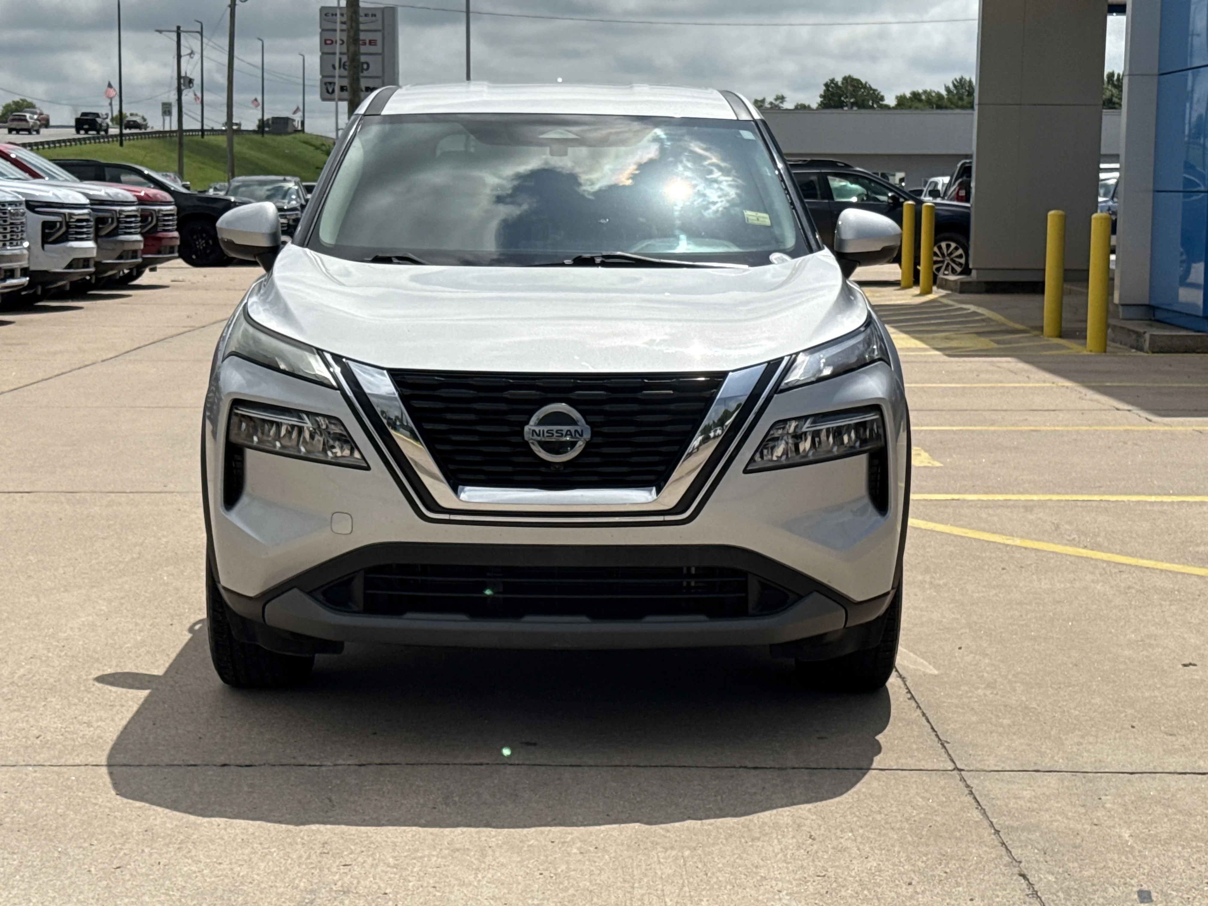 Used 2021 Brilliant Silver Metallic Nissan SV image 14