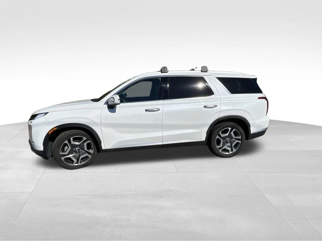 Used 2023 White Hyundai SEL image 2