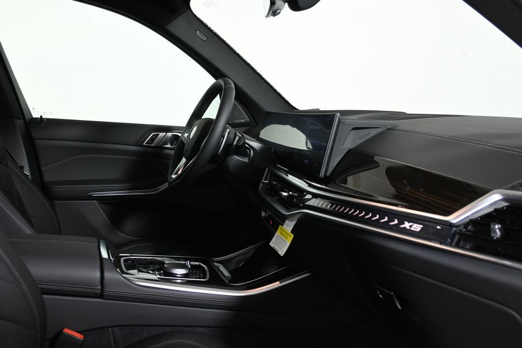 New 2026 Black Sapphire Metallic BMW xDrive40i image 33