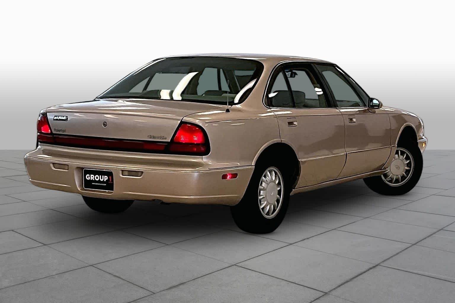 Used 1999 Champagne Oldsmobile  image 12