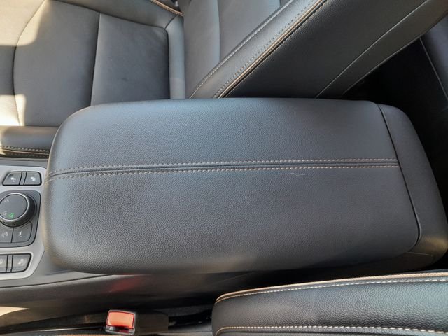 Used 2024 White GMC AT4 image 24