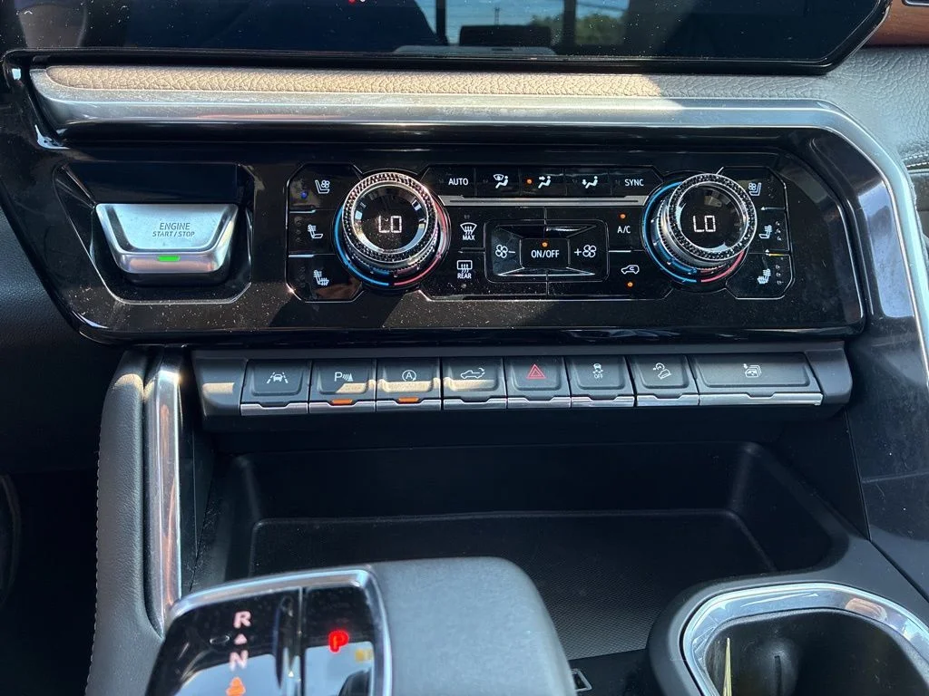 Used 2022 Silver GMC Denali image 22
