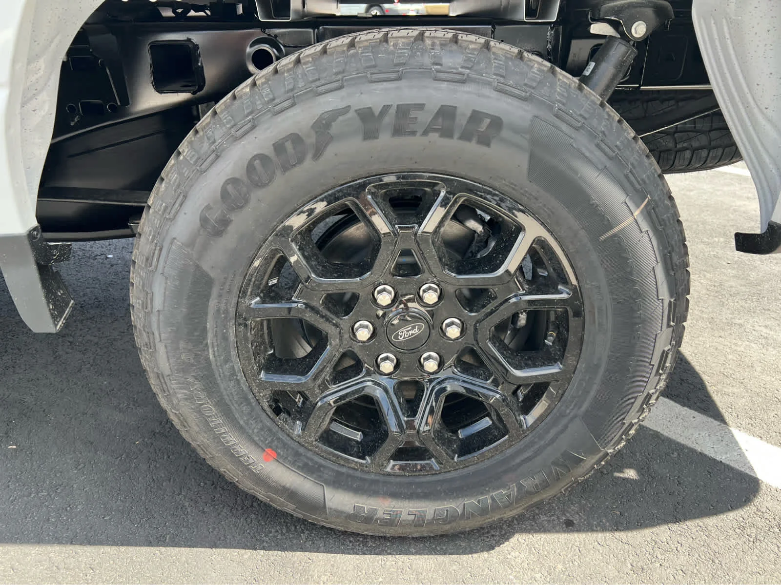 New 2026 Oxford White Ford XLT image 14