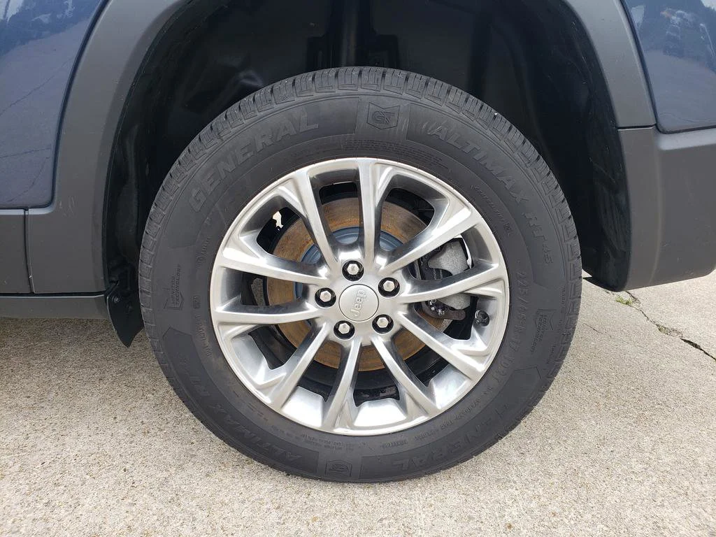 Certified Used 2021 Slate Blue Pearlcoat Jeep Latitude Lux image 24