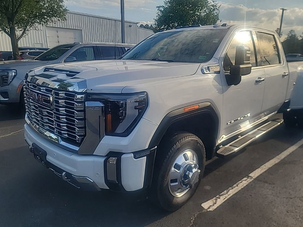 Used 2024 White GMC Denali image 2