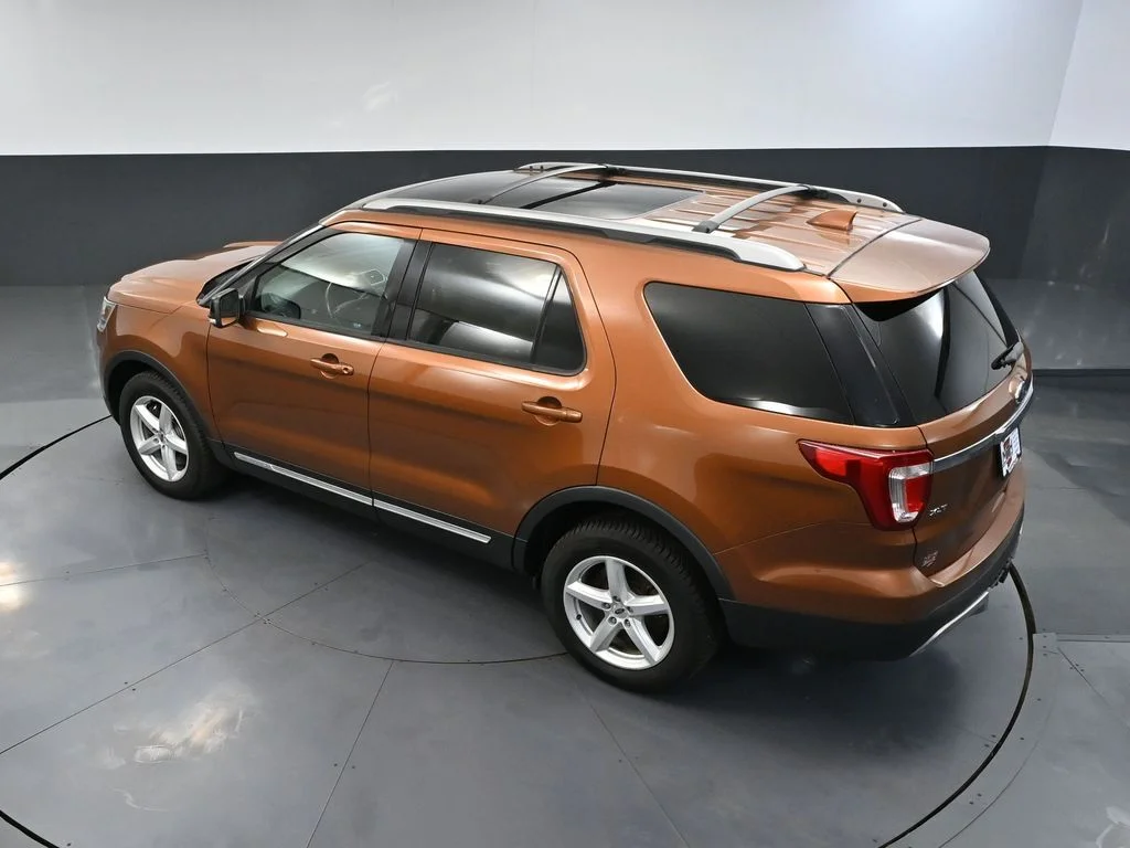 Used 2017 Red Ford XLT image 63