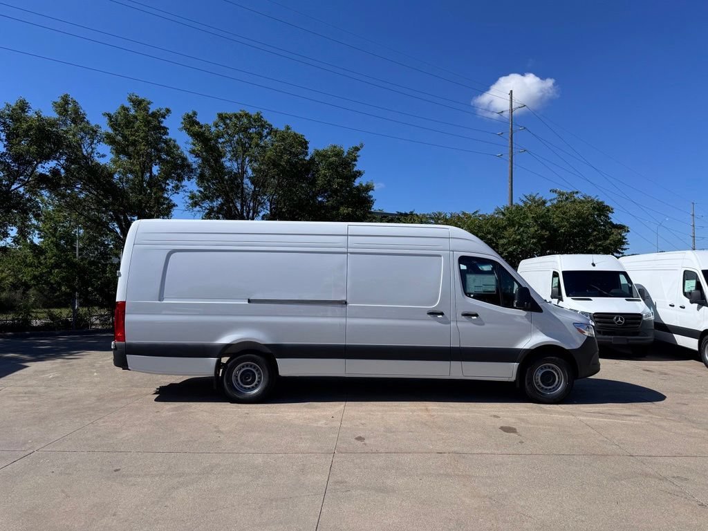 New 2026 Arctic White Mercedes-Benz Cargo 170 WB image 18