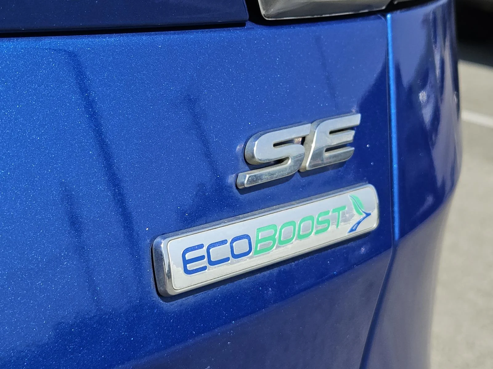 Used 2017 Lightning Blue Metallic Ford SE FWD image 8