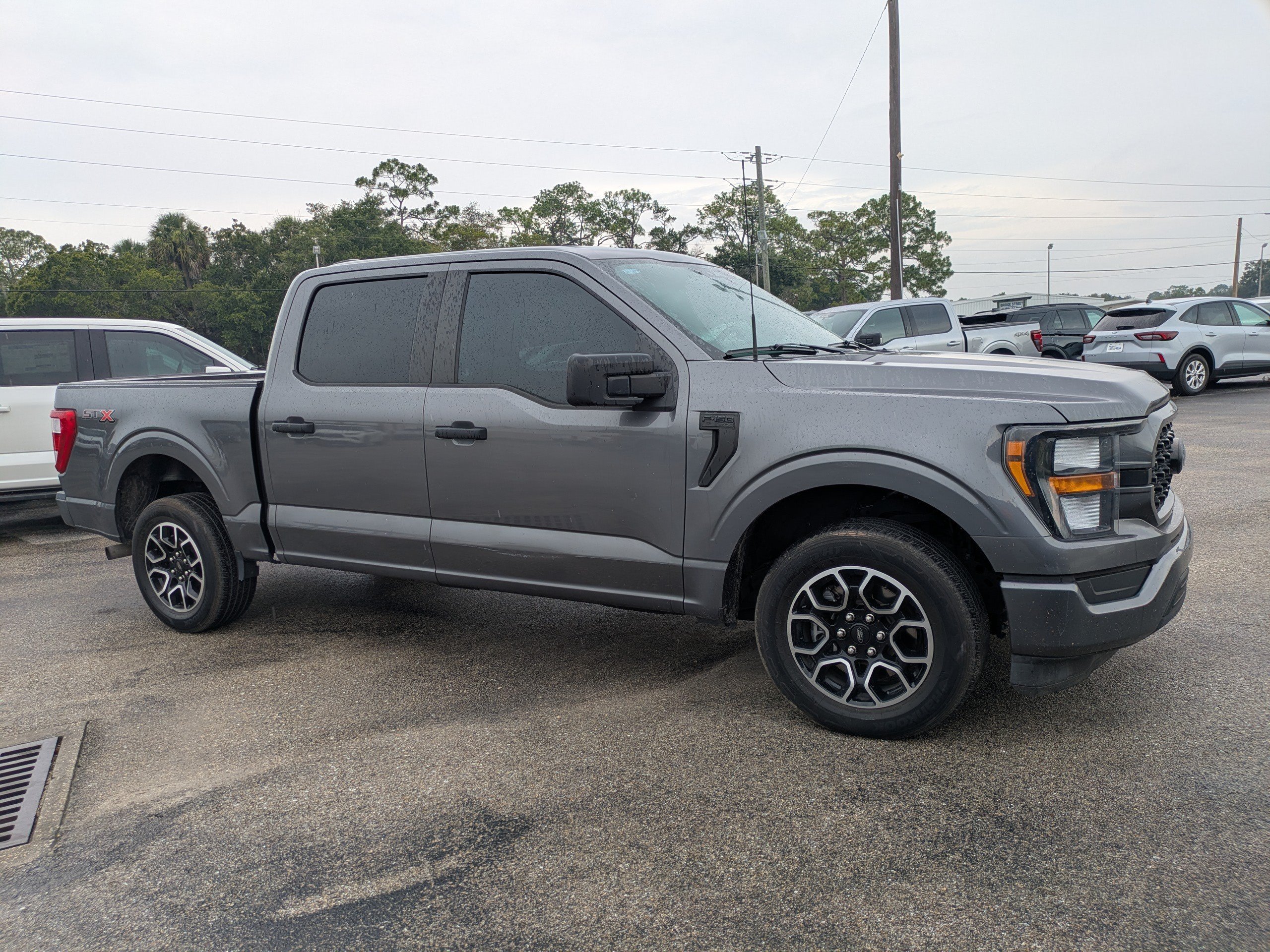 Used 2023  Ford XL image 2