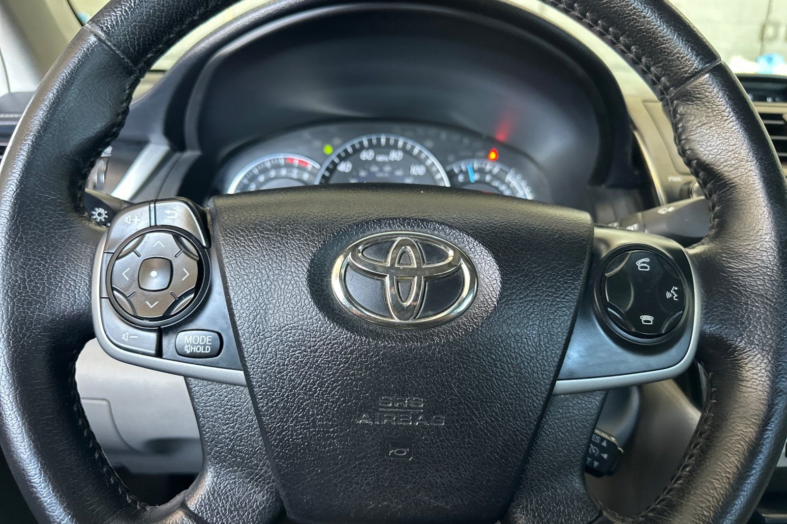 Used 2014 Silver Toyota XLE image 24