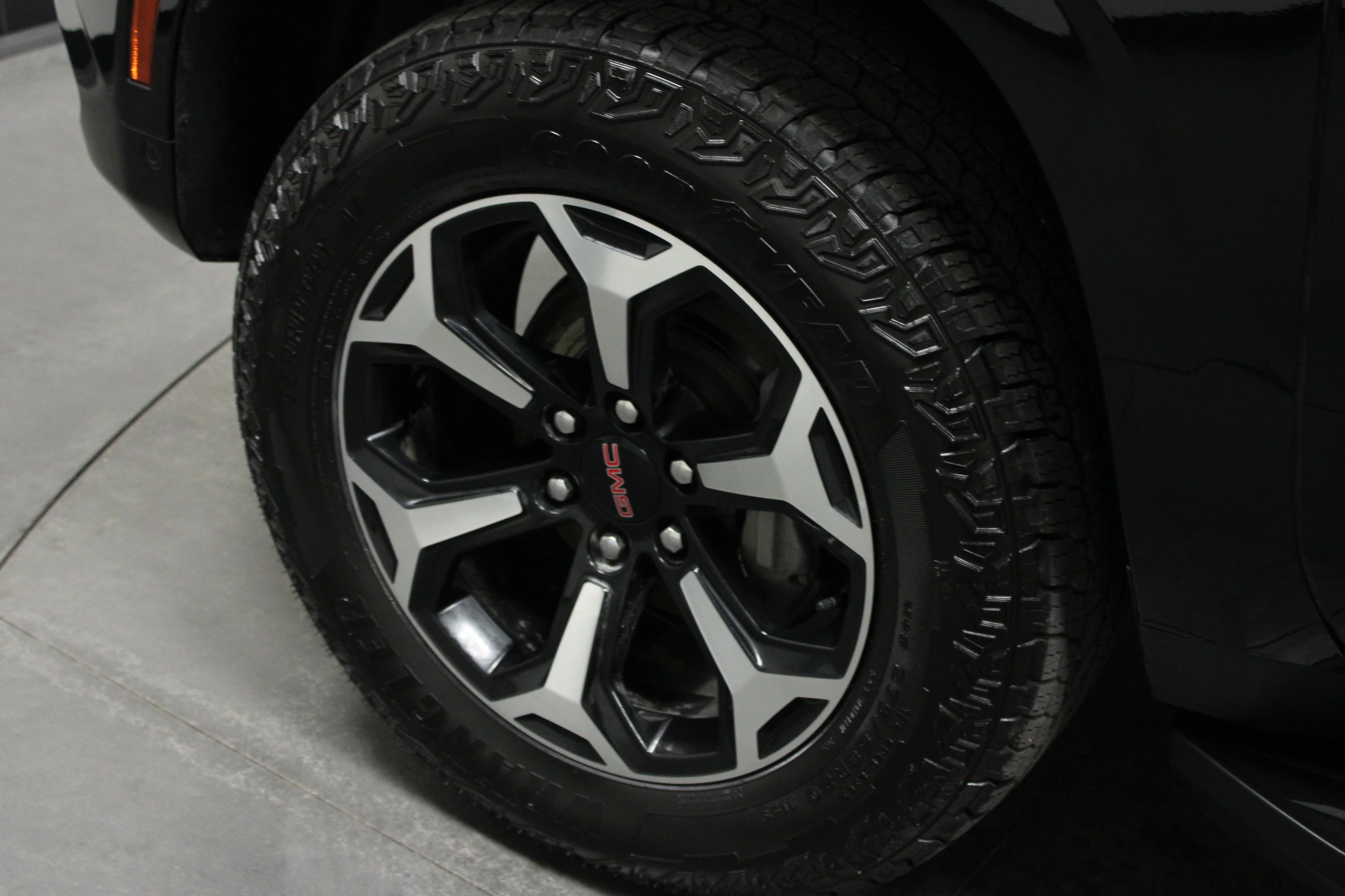 Used 2025 Onyx Black GMC AT4 image 10