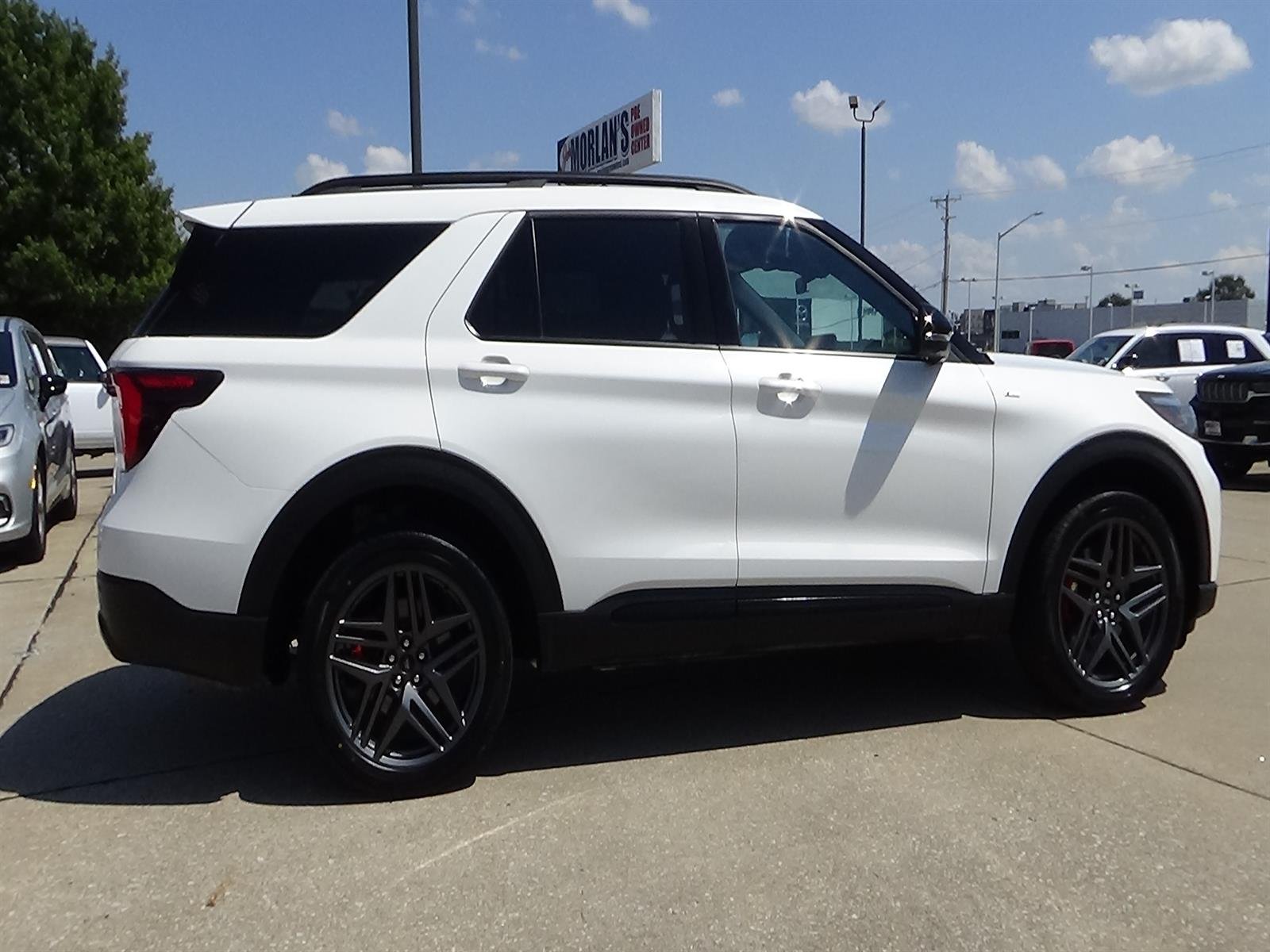 Used 2025 Star White Metallic Tri-Coat (az) Ford ST-Line image 5