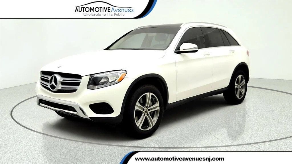Used 2018 Polar White Mercedes-Benz GLC 300 4MATIC® SUV image 1