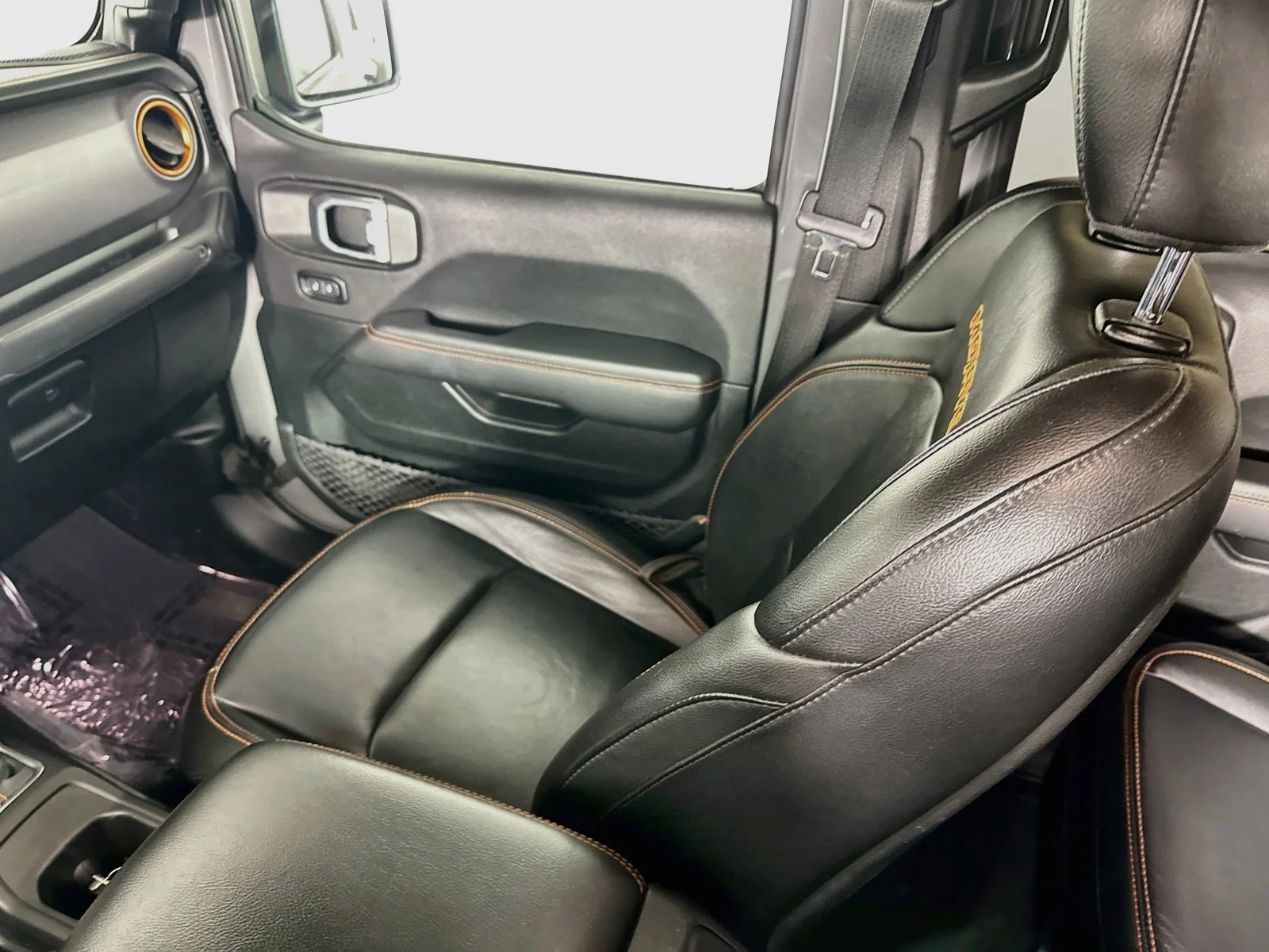 Used 2021 Sting-Gray Clearcoat Jeep Mojave image 24