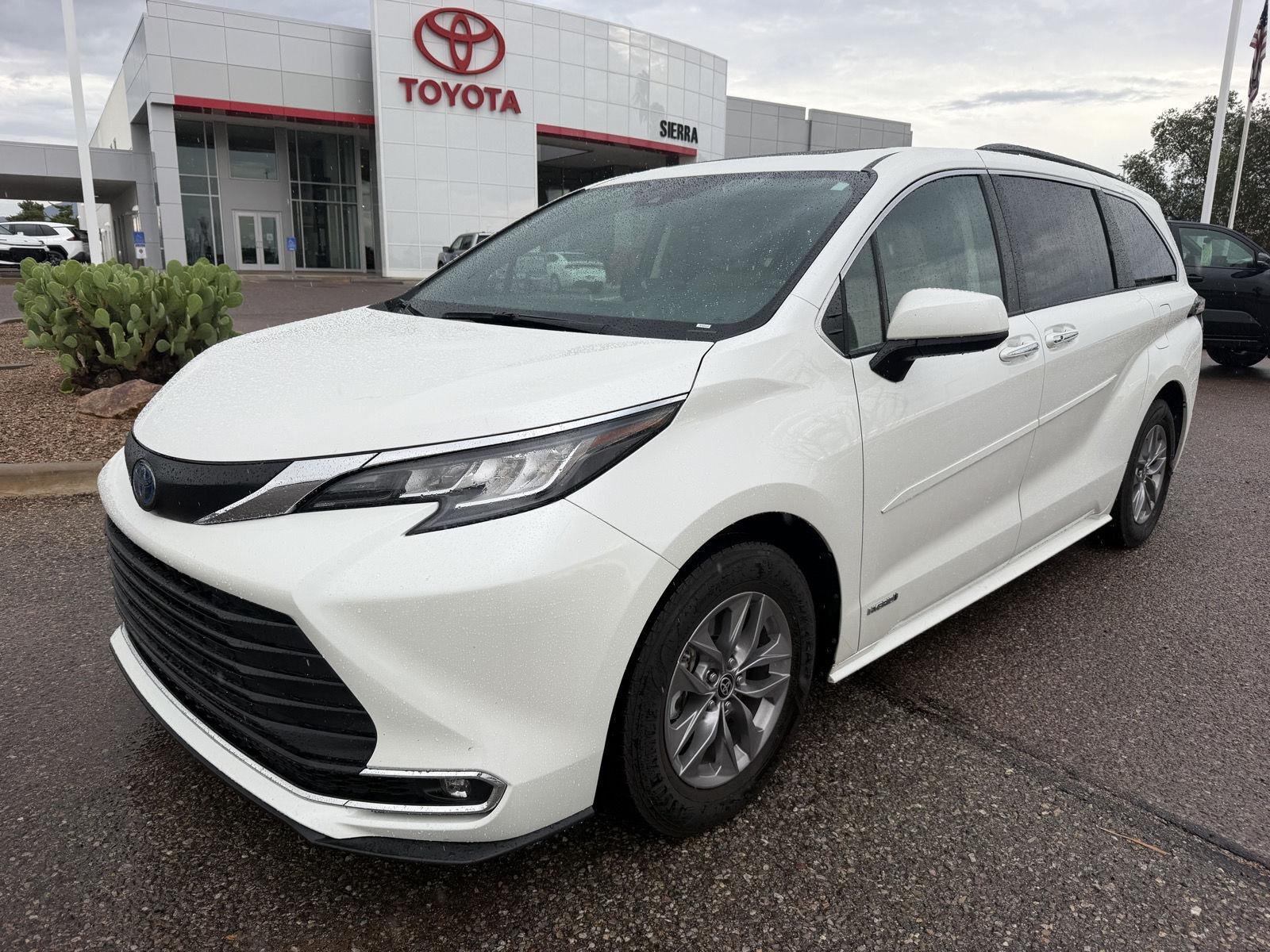 Used 2021 Blizzard Pearl Toyota XLE image 1