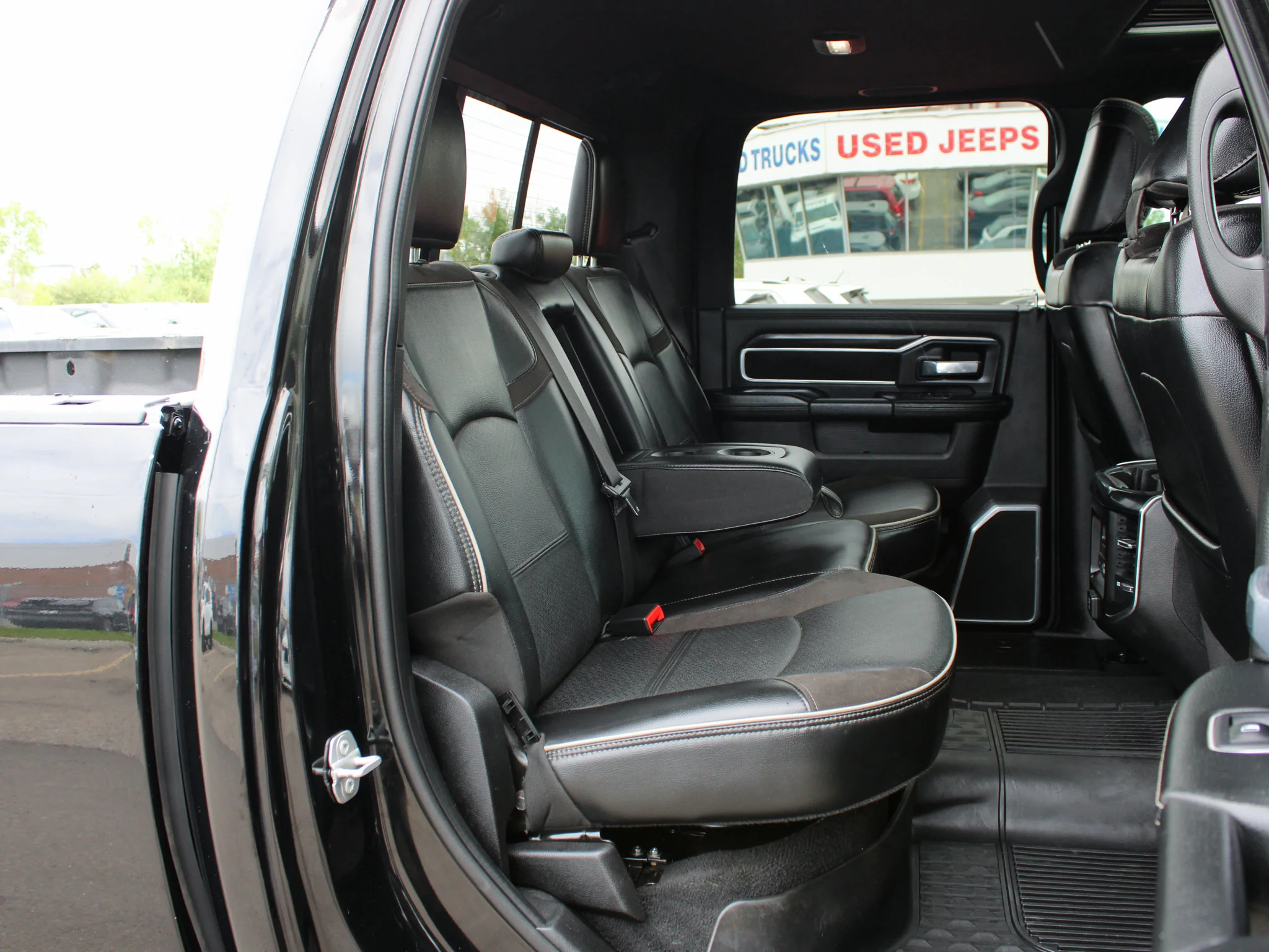 Certified Used 2023 Black RAM Laramie * One Owner | 5th Wheel & Gooseneck | Rear Air Suspension | Diesel | Apple CarPlay | Sunroof image 20