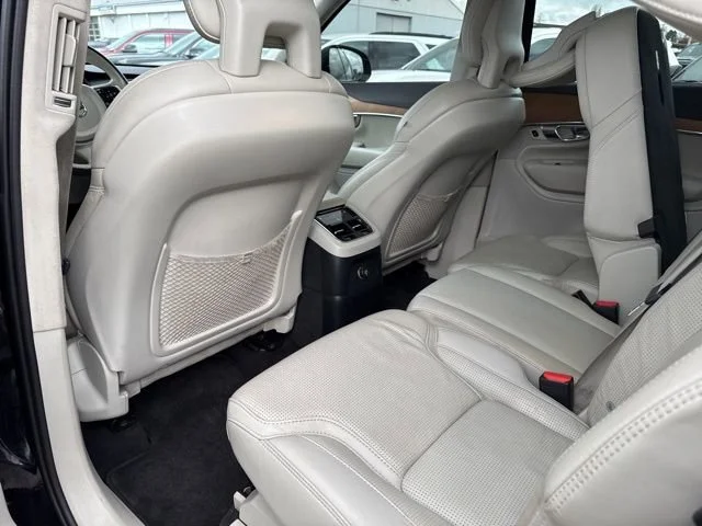 Used 2018 Onyx Black Metallic Volvo Inscription image 17