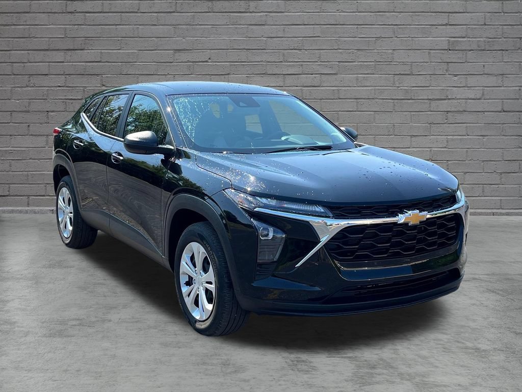 2024 Chevrolet Trax LS - Photo 6