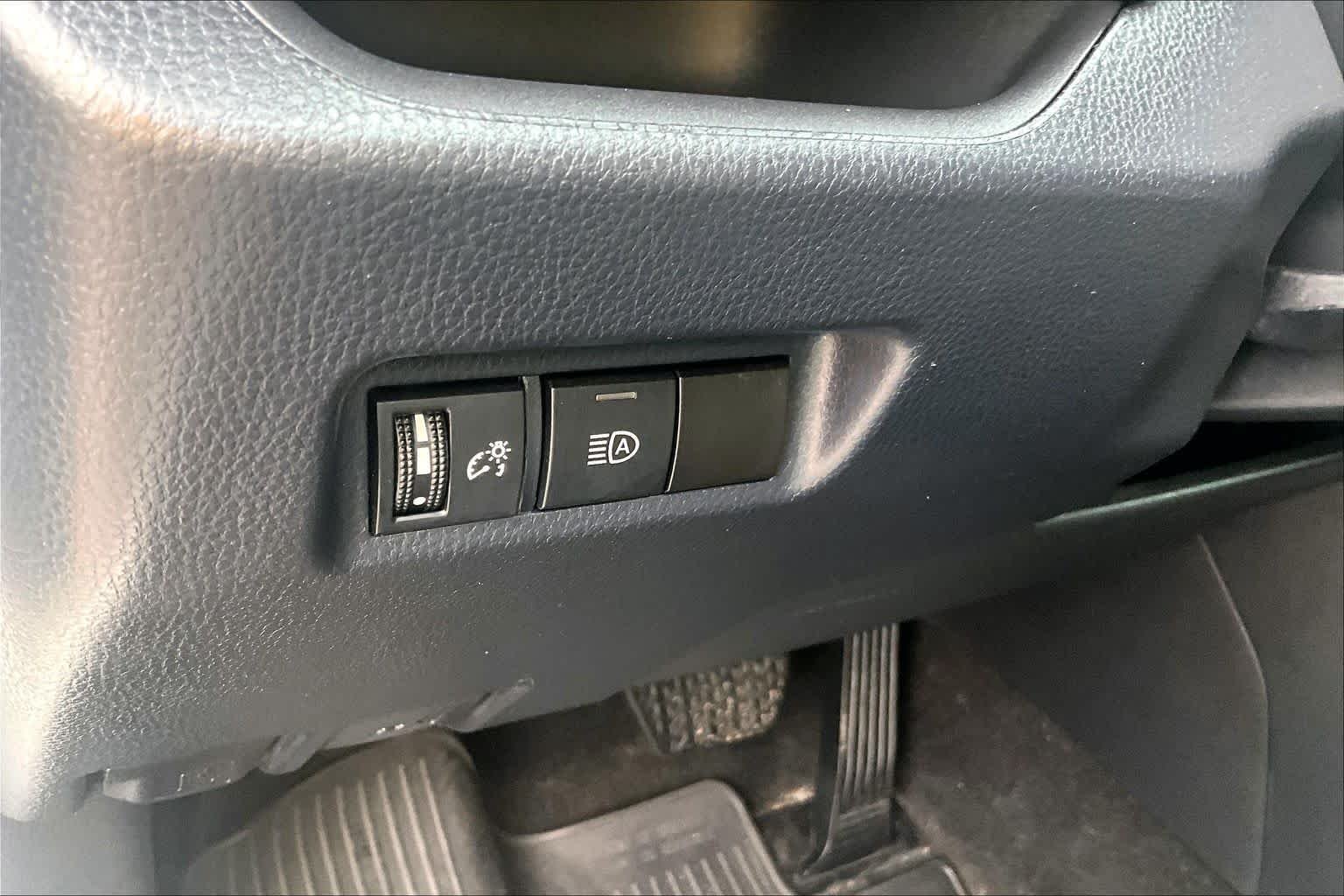 2023 Toyota RAV4 XLE - Photo 32