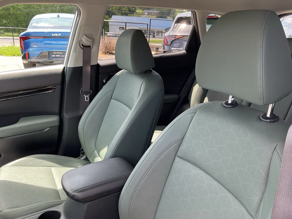 Used 2024 Snow White Pearl Kia SX image 21
