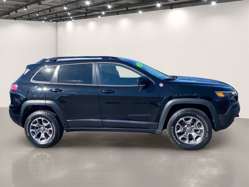 Used 2023 Diamond Black Crystal Pearlcoat Jeep Trailhawk image 8