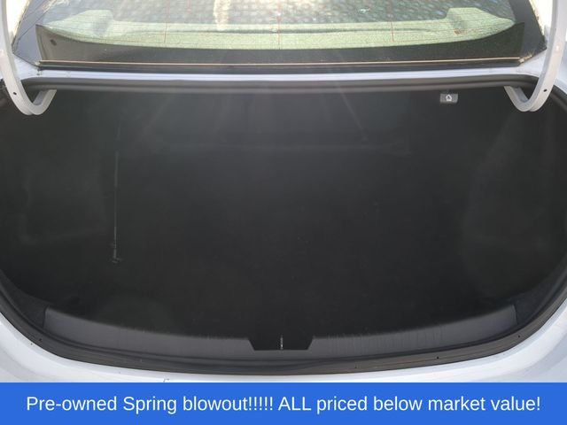Used 2025 White Chevrolet LT image 39