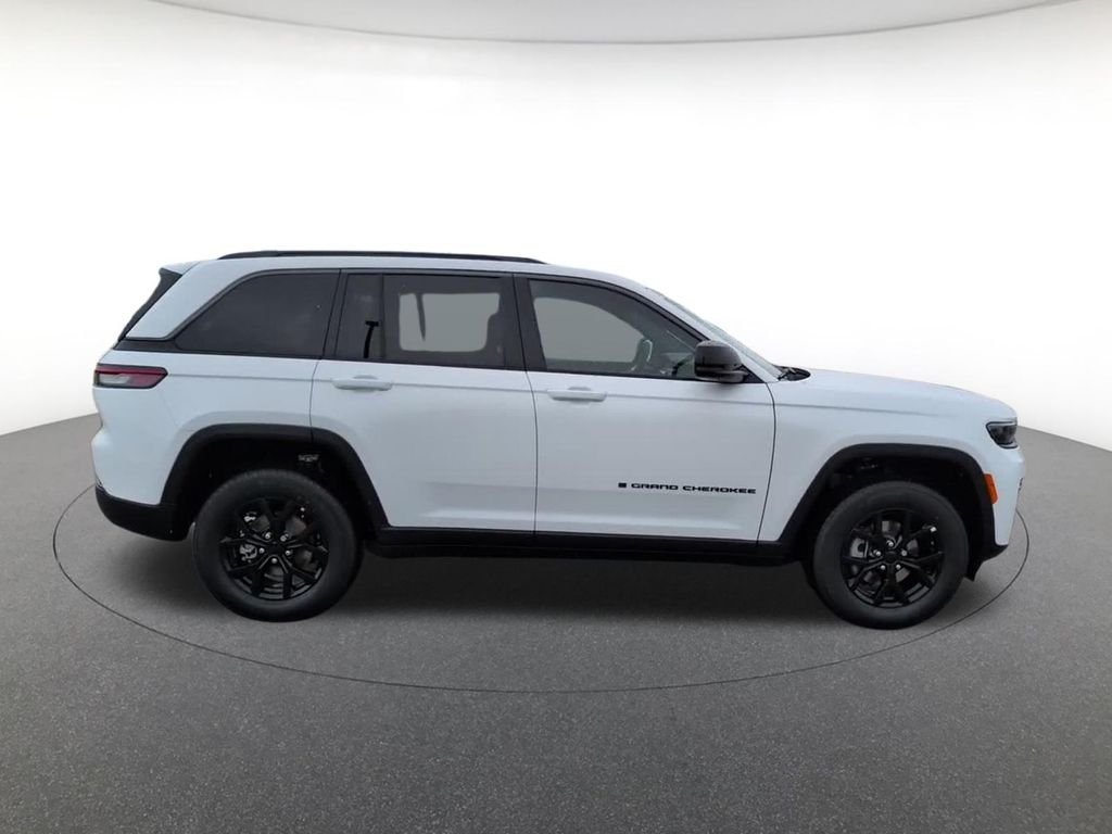 New 2026 Bright White Clear-Coat Exterior Paint Jeep Laredo image 6