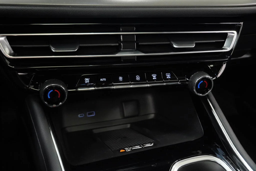 New 2027 Mosaic Black Metallic Chevrolet LT image 27