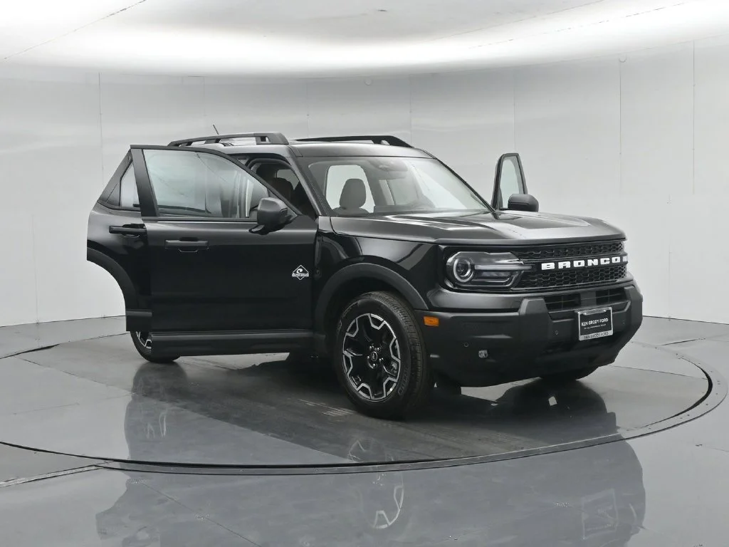 New 2026 Shadow Black Ford Outer Banks image 32
