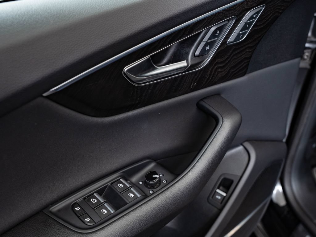 Used 2022 Mythos Black Metallic Audi 55 Premium Plus image 25
