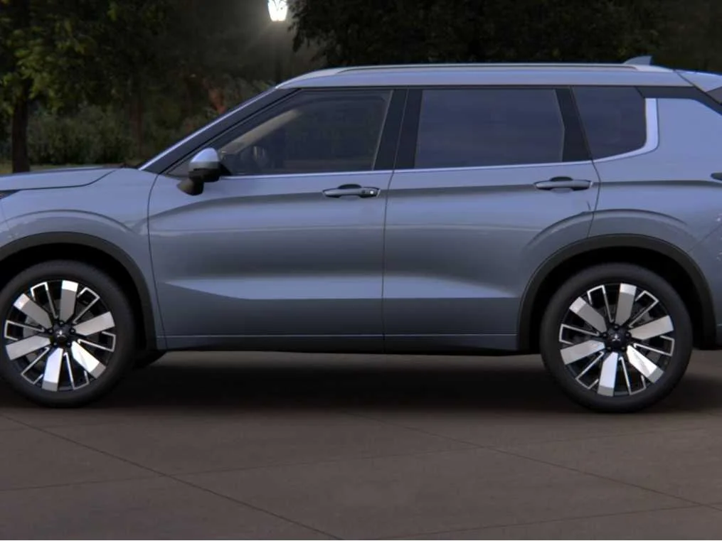 New 2026 Moonstone Gray Metallic Mitsubishi SEL image 5